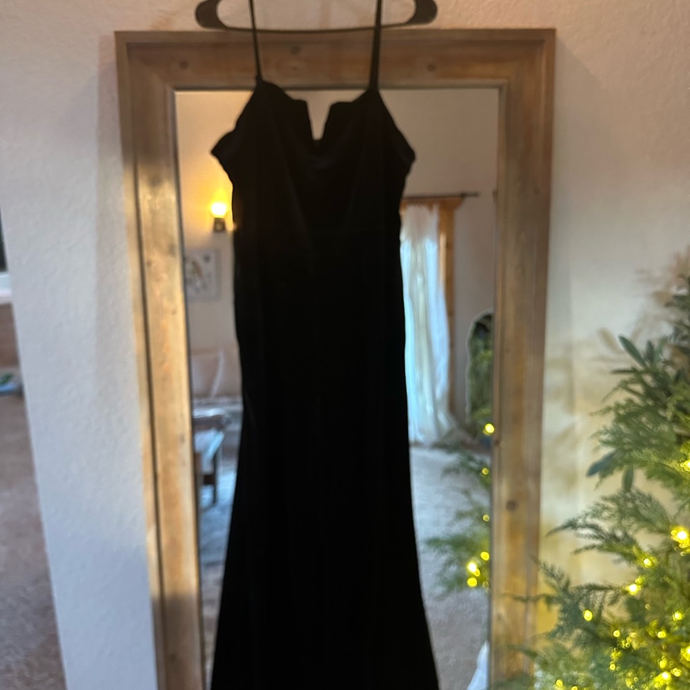 Chic Black Velvet Sleeveless Jumpsuit